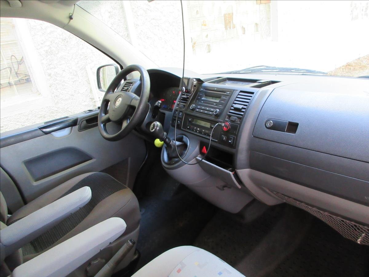 Volkswagen Caravelle Kombi 2,5 l 128 kw