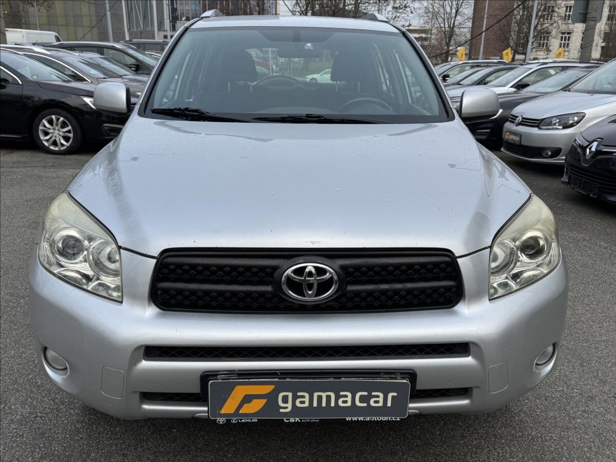 Toyota RAV4 SUV 2,2 l 100 kw