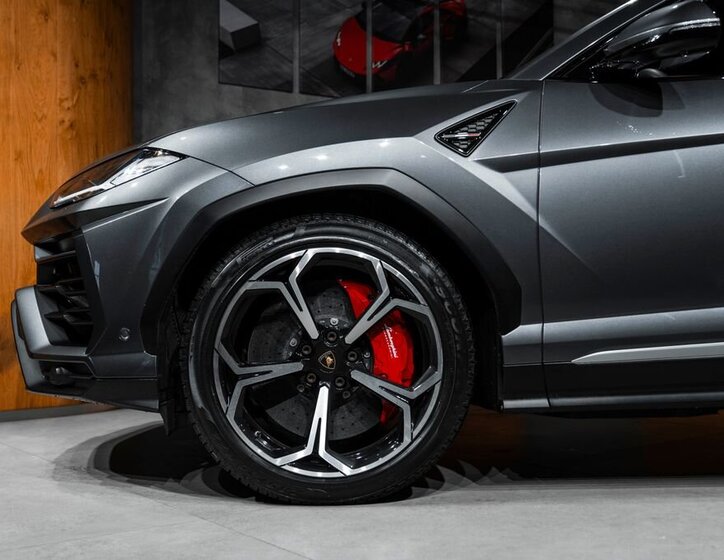 Lamborghini Urus 2
