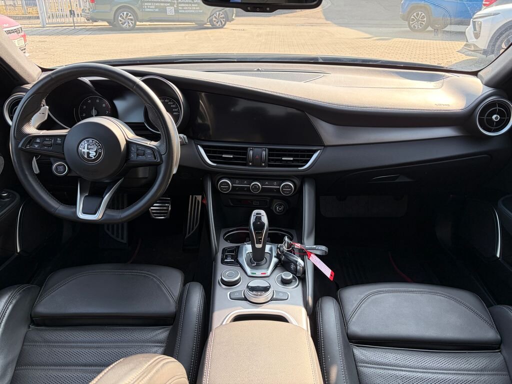 Alfa Romeo Giulia Sedan / Limuzína 2,0 l 206 kw