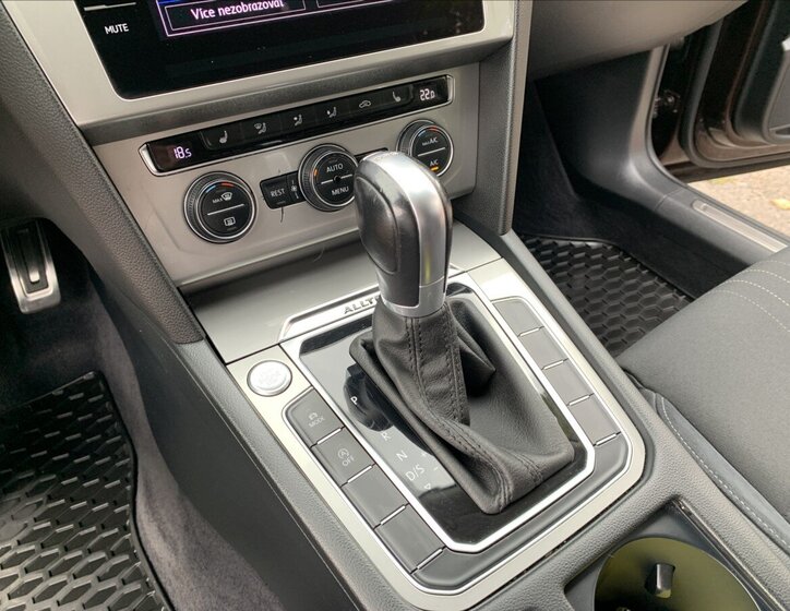 Volkswagen Passat Kombi 2,0 l 140 kw