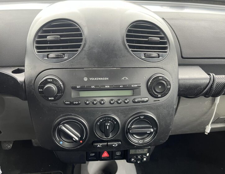 Volkswagen New Beetle Hatchback 1,6 l 74 kw