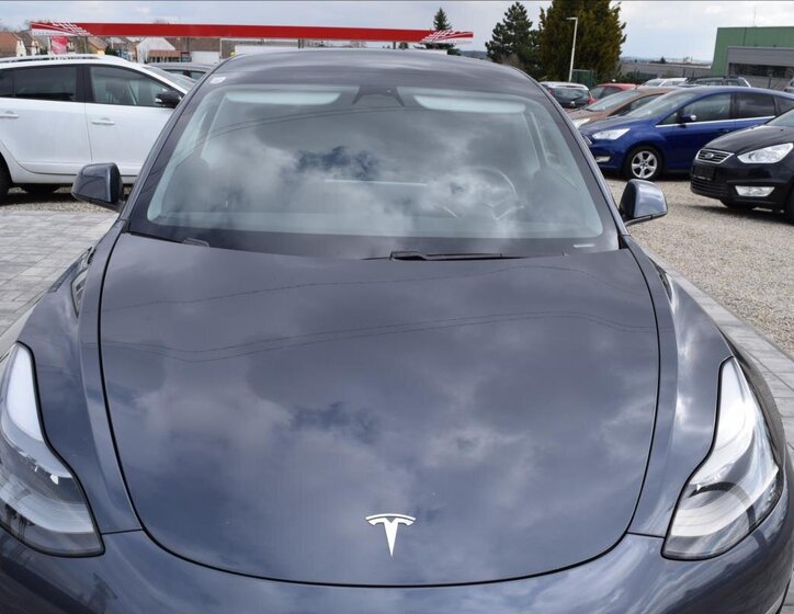 Tesla Model 3 Sedan / Limuzína 0,0 377 kw