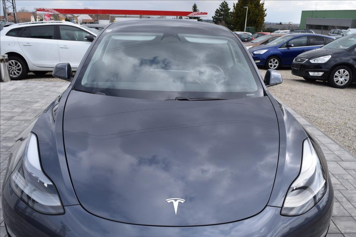 Tesla Model 3 Sedan / Limuzína 0,0 377 kw