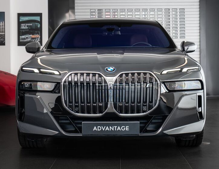 BMW i7 2