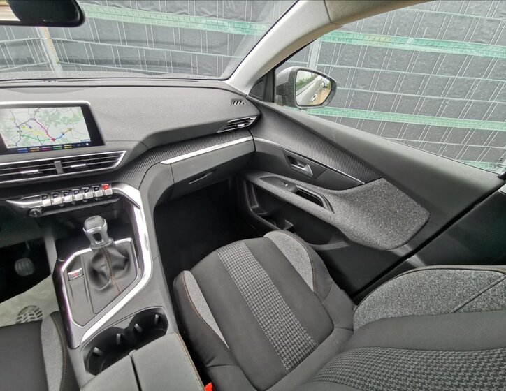 Peugeot 5008 MPV 1,5 l 96 kw