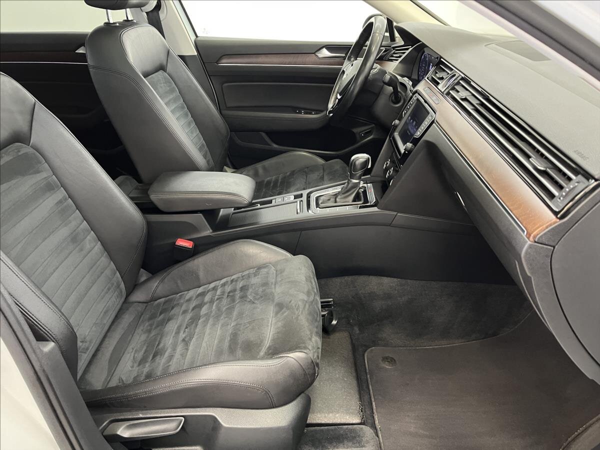 Volkswagen Passat Sedan / Limuzína 2,0 l 176 kw