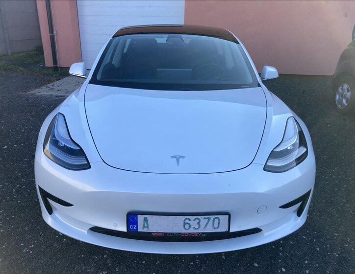 Tesla Model 3 Sedan 0,0 208 kw