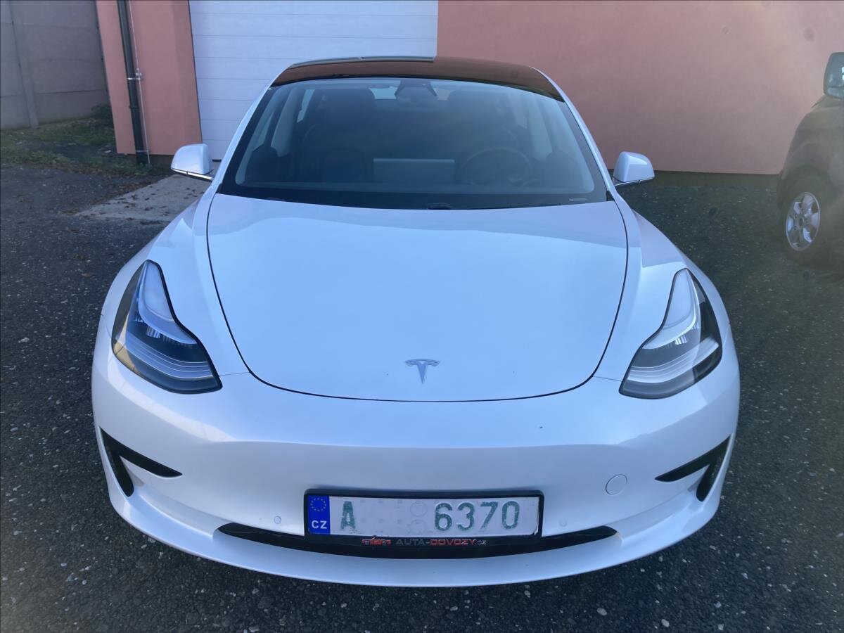 Tesla Model 3 Sedan 0,0 208 kw