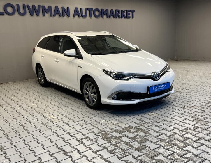 Toyota Auris 13