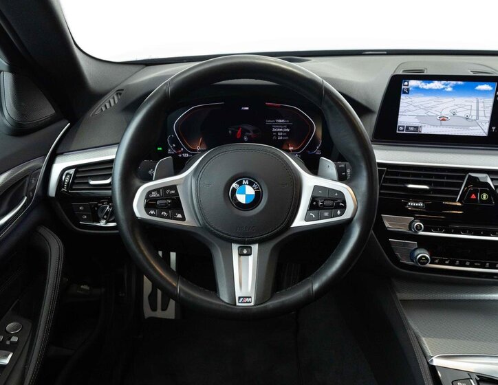 BMW Řada 5 Kombi 3,0 l 195 kw