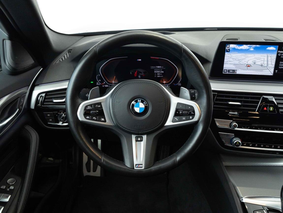 BMW Řada 5 Kombi 3,0 l 195 kw