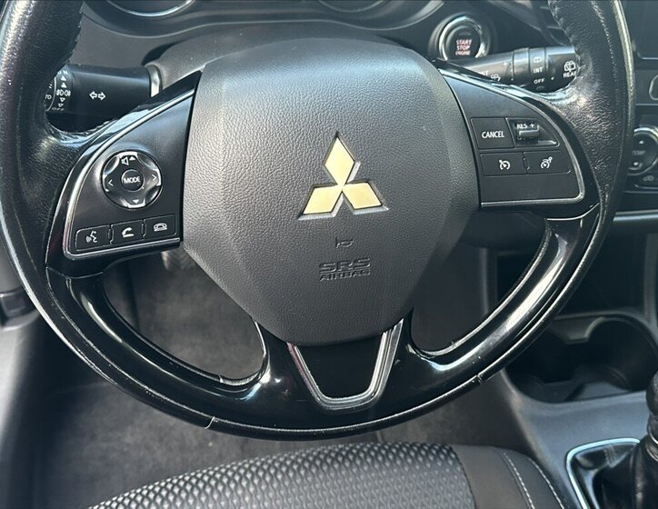 Mitsubishi Outlander SUV / Terénní 2,3 l 110 kw