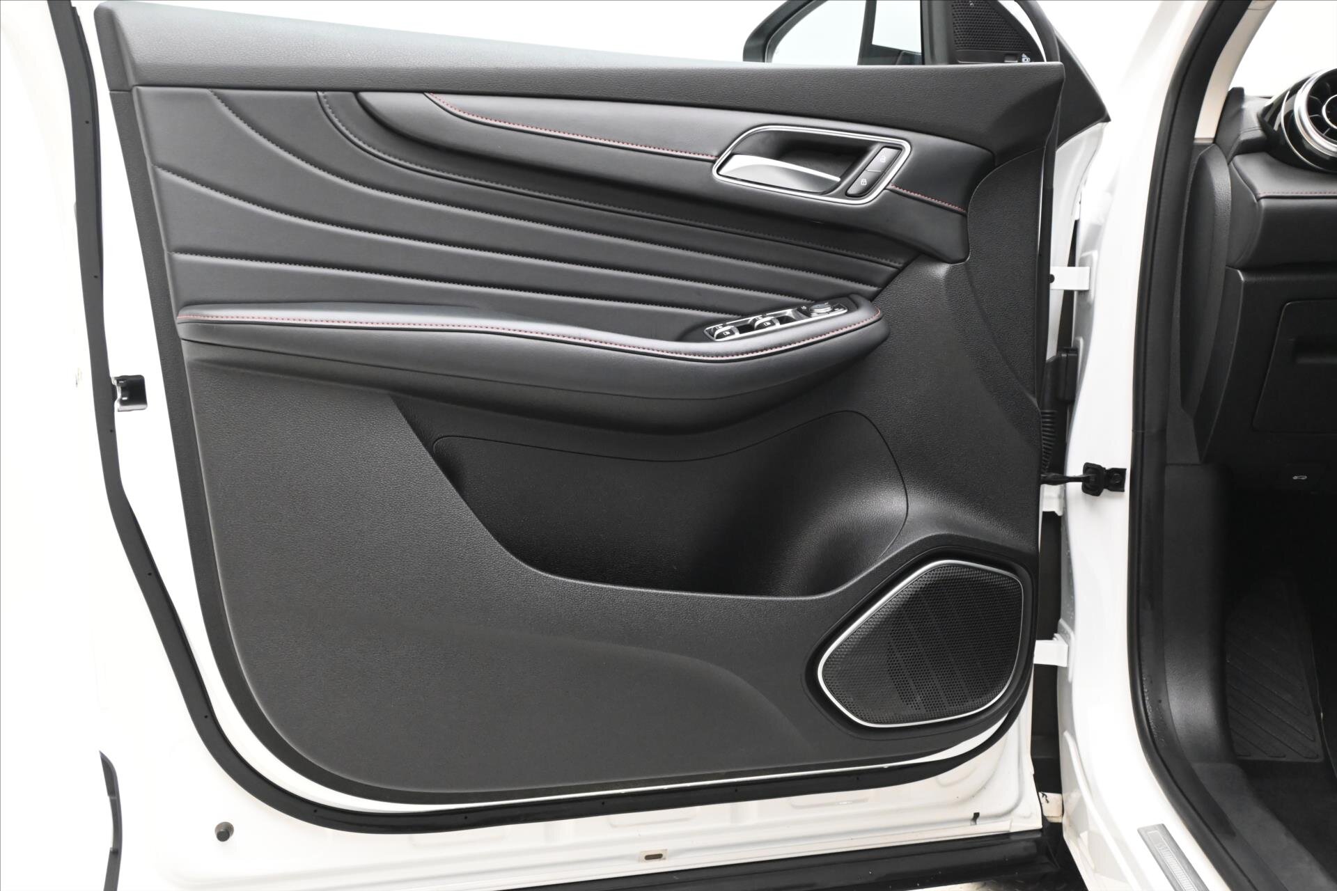 MG EHS SUV / Terénní 1,5 l 119 kw