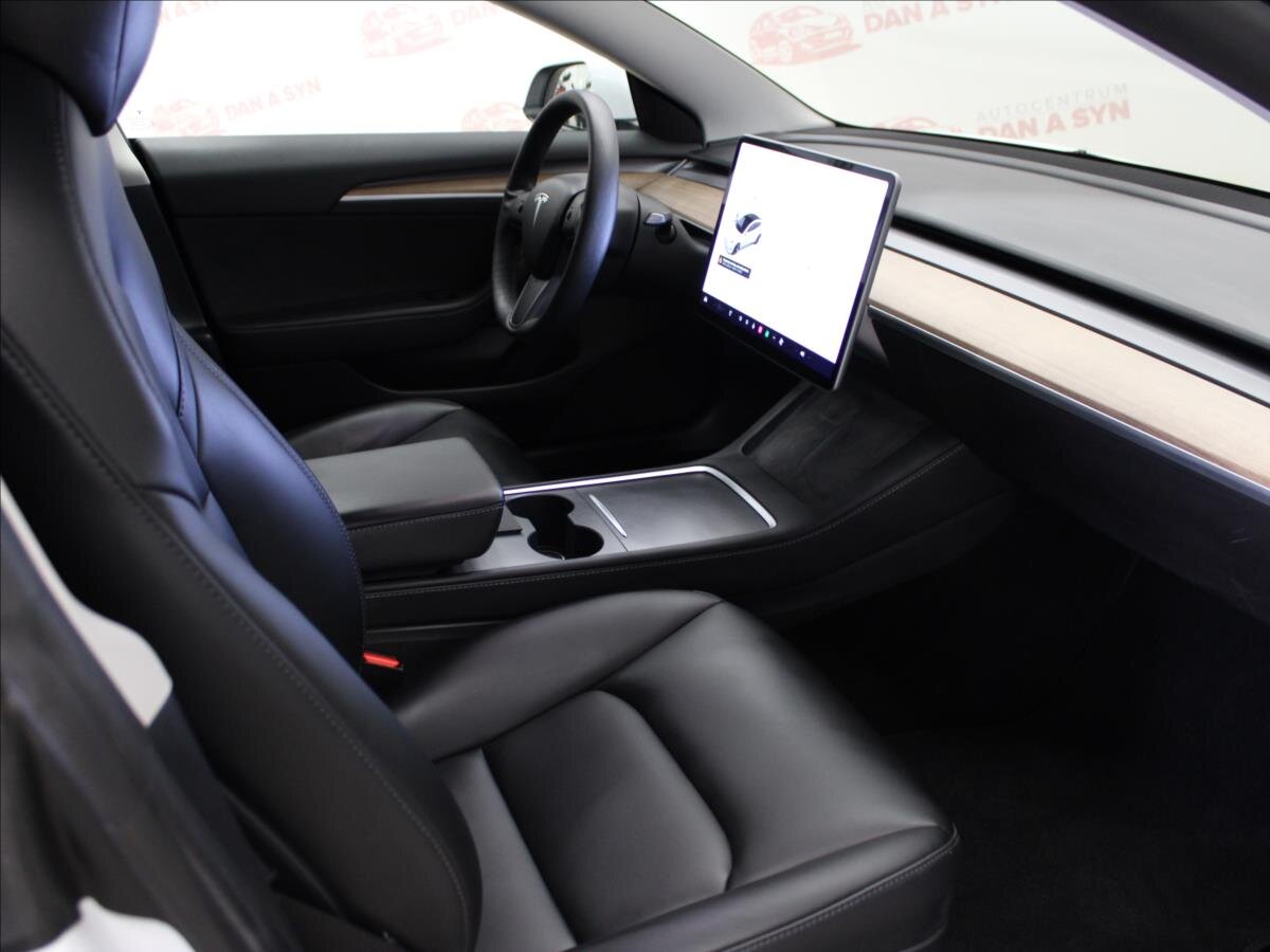 Tesla Model 3 Sedan / Limuzína 0,0 225 kw