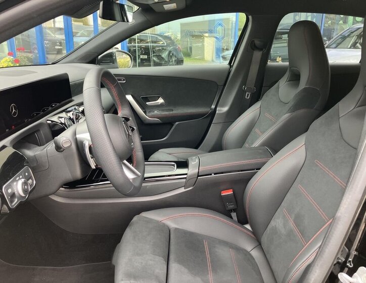 Mercedes-Benz Třídy A Hatchback 1,3 l 120 kw