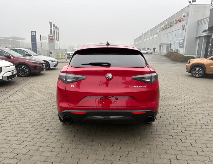 Alfa Romeo Stelvio 6