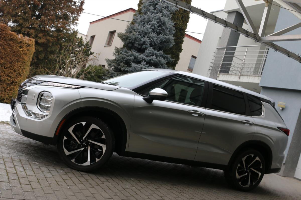 Mitsubishi Outlander SUV 2,4 l 162 kw