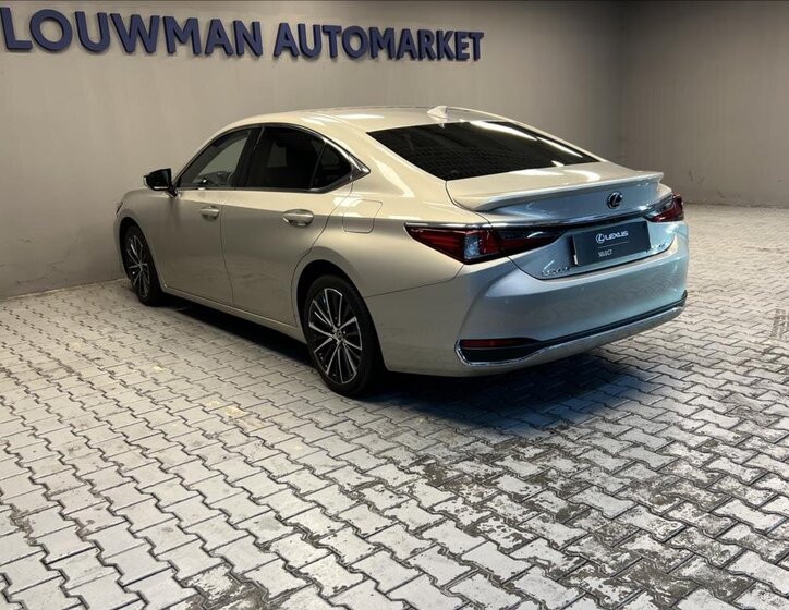 Lexus ES 300h Sedan 2,5 l 160 kw
