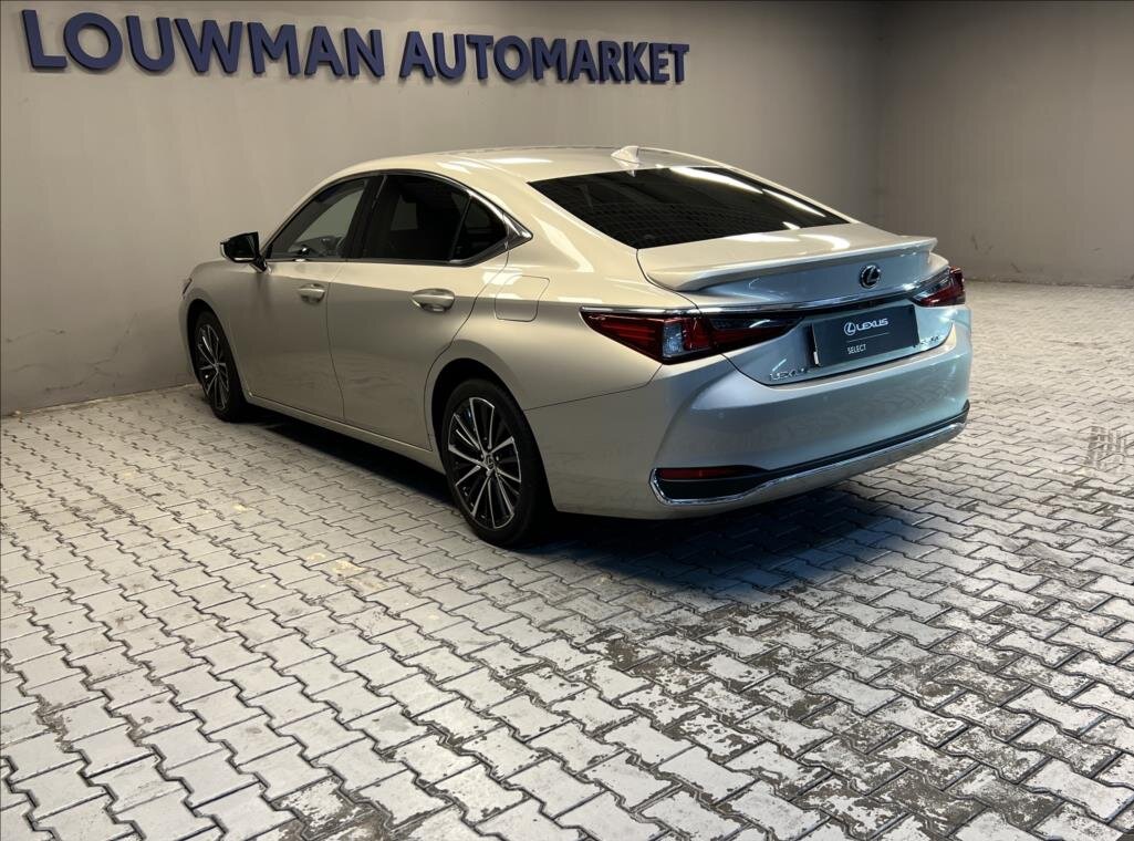 Lexus ES 300h Sedan 2,5 l 160 kw