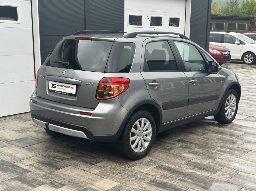 Suzuki SX4 Hatchback 2,0 l 99 kw