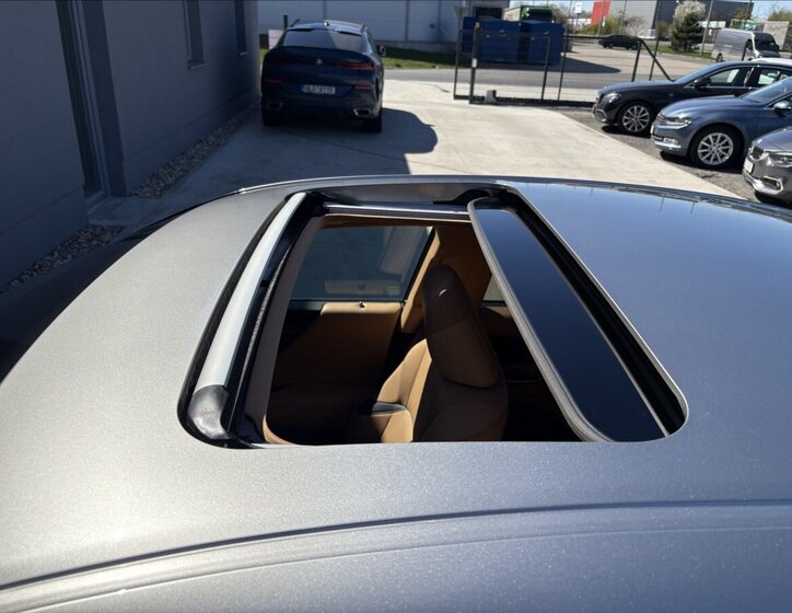 Lexus ES 300h Sedan / Limuzína 2,5 l 131 kw