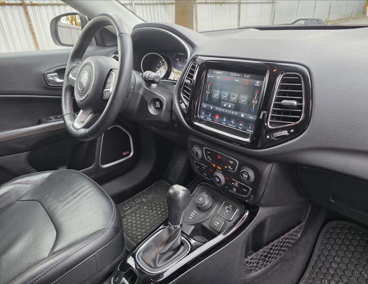 Jeep Compass 32