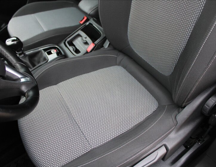 Opel Grandland X SUV / Terénní 1,2 l 96 kw