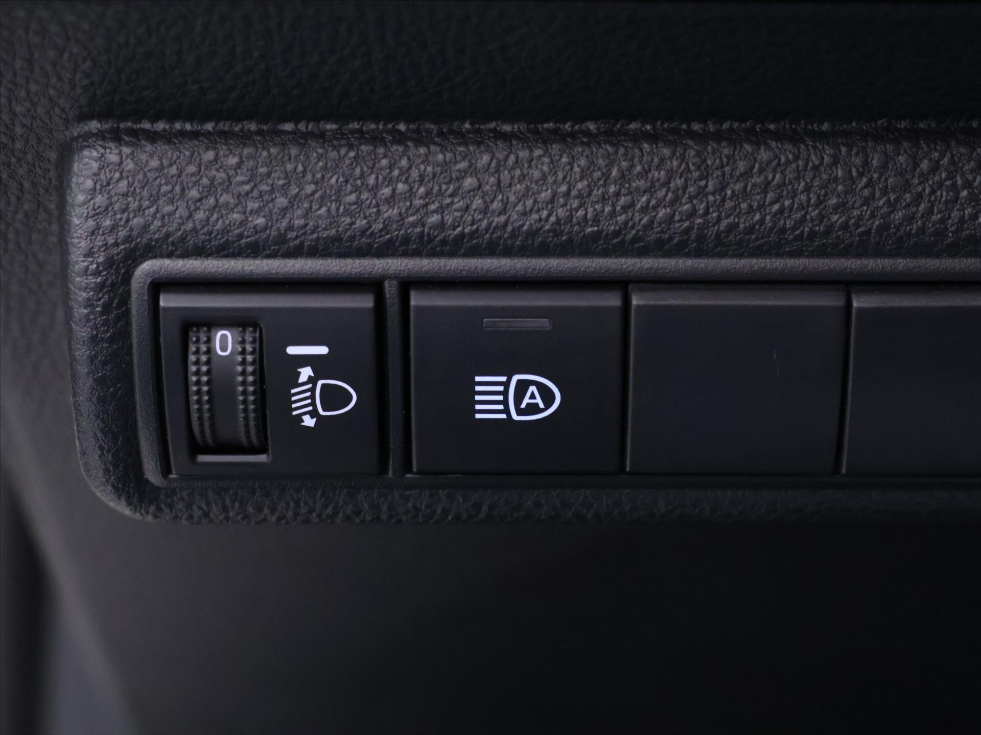 Toyota Corolla Sedan / Limuzína 1,5 l 92 kw