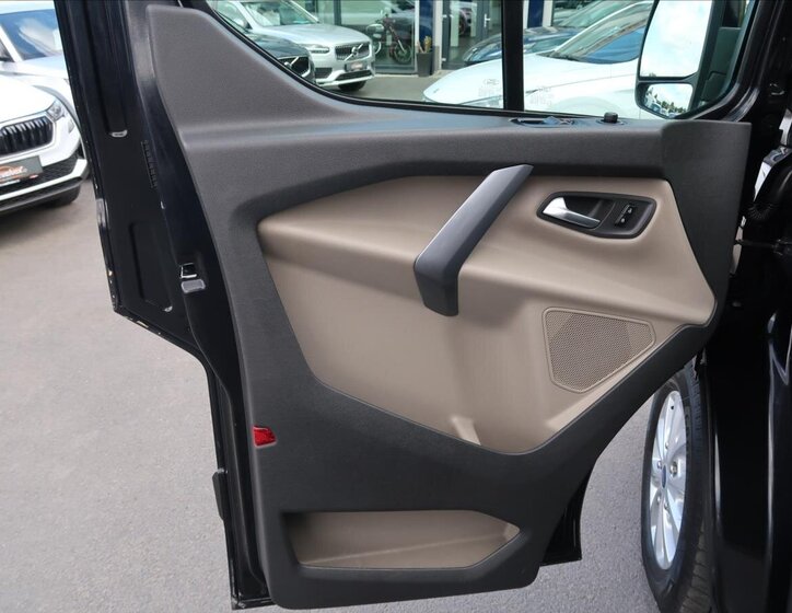 Ford Tourneo Custom MPV 2,2 l 114 kw