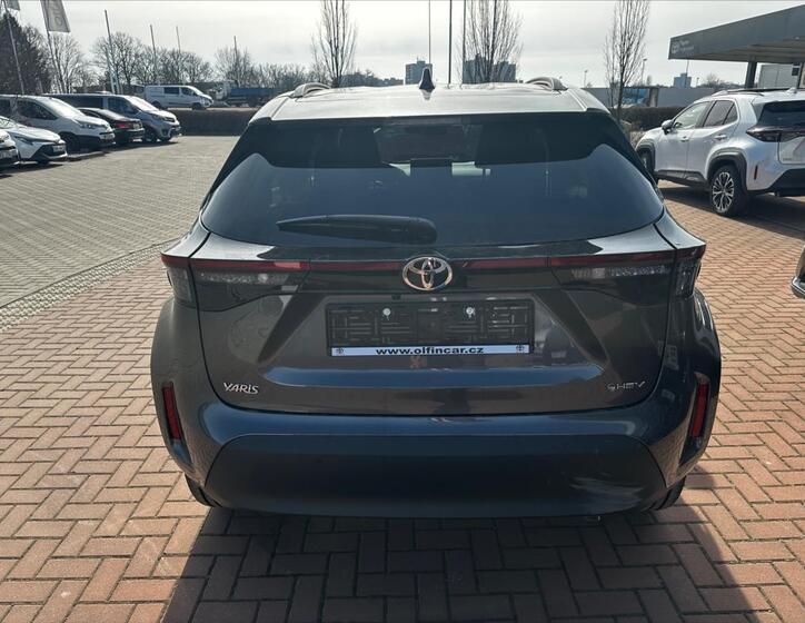 Toyota Yaris Cross 4