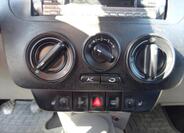 Volkswagen New Beetle 16