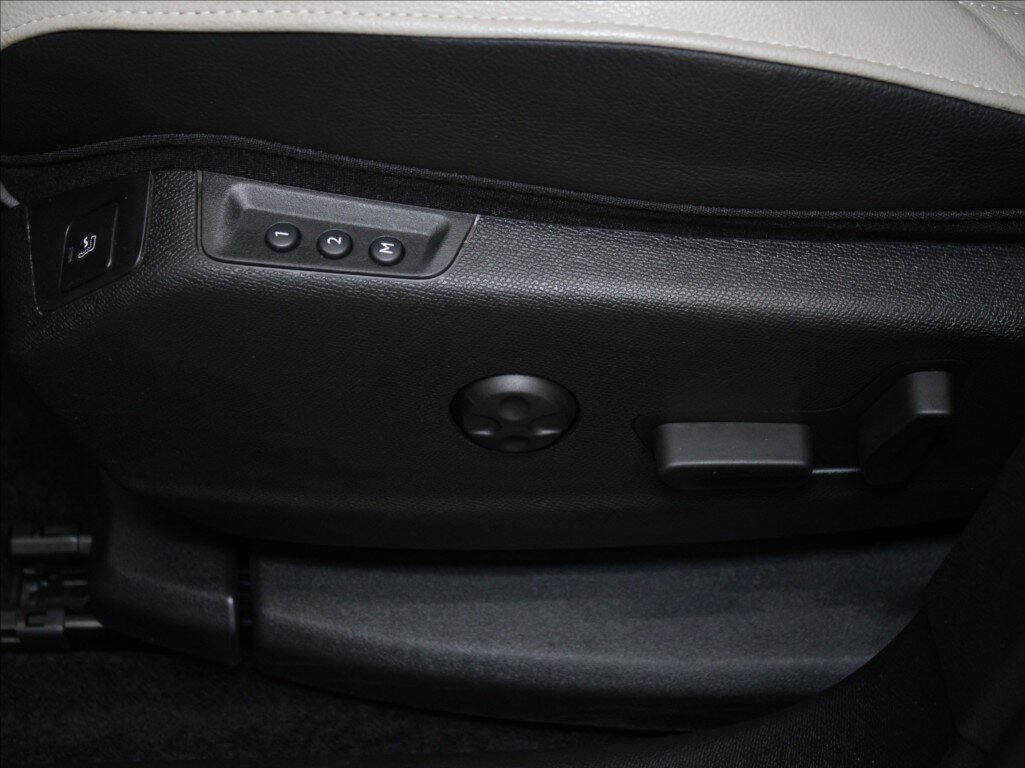 DS Automobiles DS7 Crossback SUV 1,6 l 221 kw