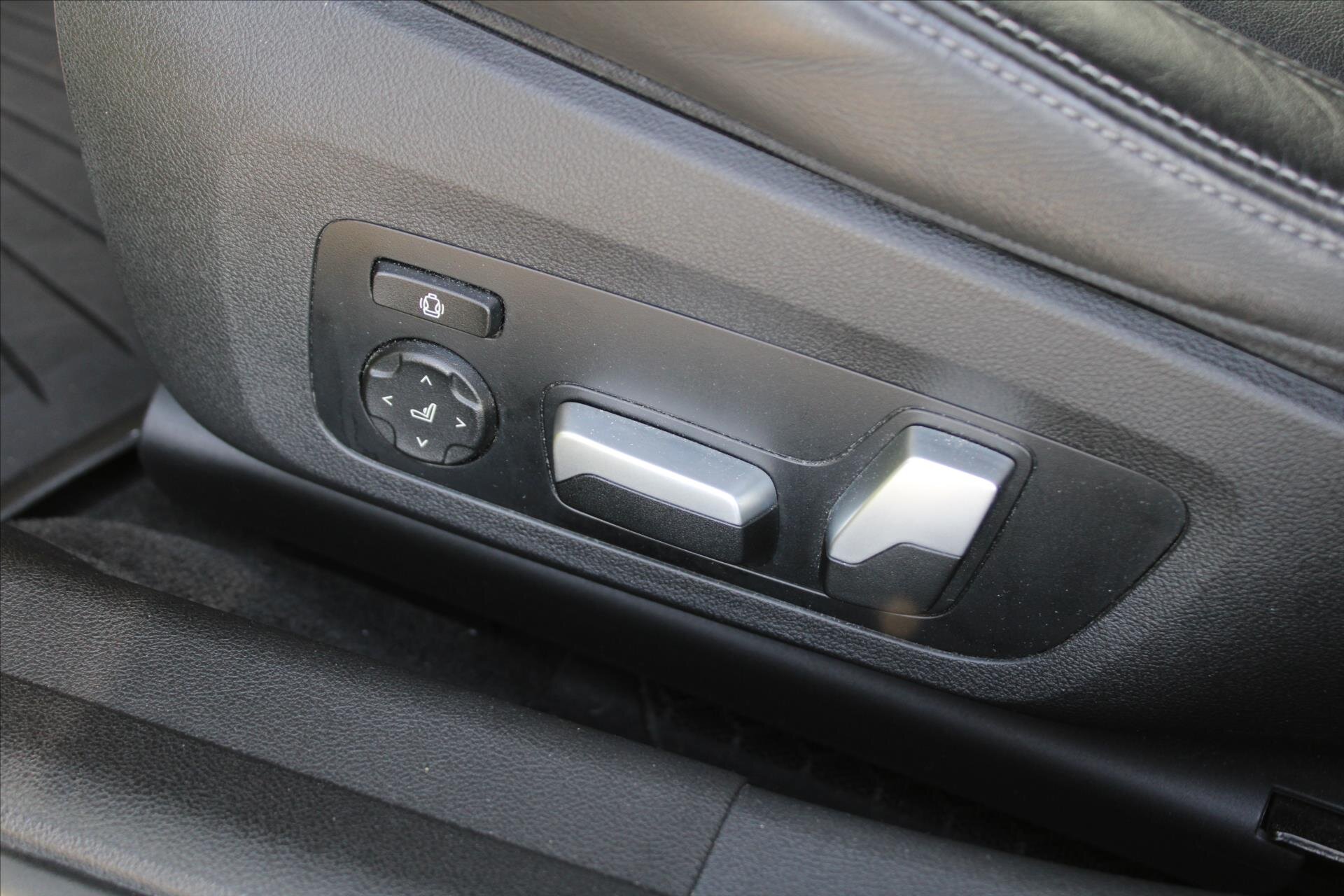 BMW M3 Sedan / Limuzína 3,0 l 375 kw