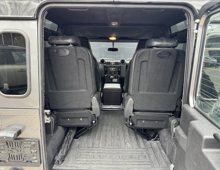 Land Rover Defender Skříň 2,2 l 90 kw