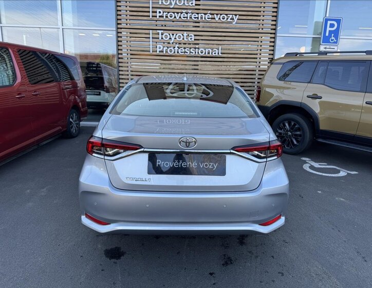 Toyota Corolla Sedan 1,5 l 92 kw