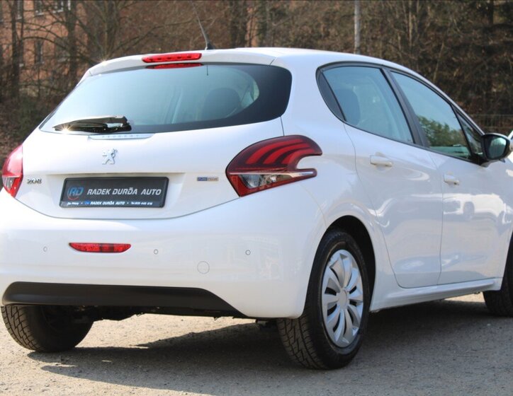 Peugeot 208 Hatchback 1,2 l 60 kw