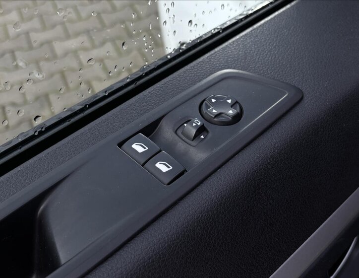 Peugeot Traveller 25