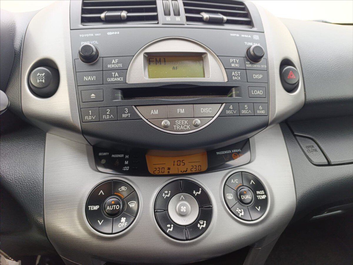 Toyota RAV4 SUV / Terénní 2,2 l 100 kw