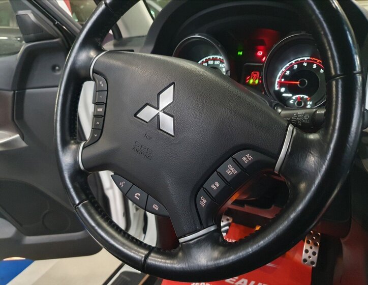 Mitsubishi Pajero Ostatní 3,2 l 147 kw