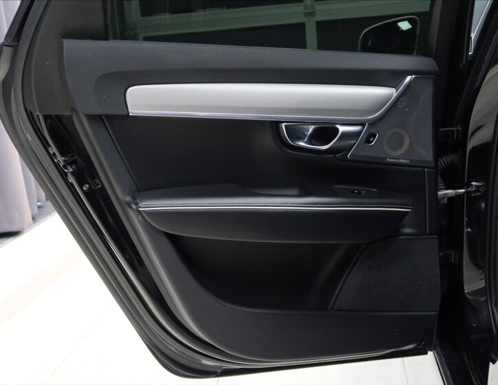 Volvo S90 Sedan / Limuzína 2,0 l 235 kw