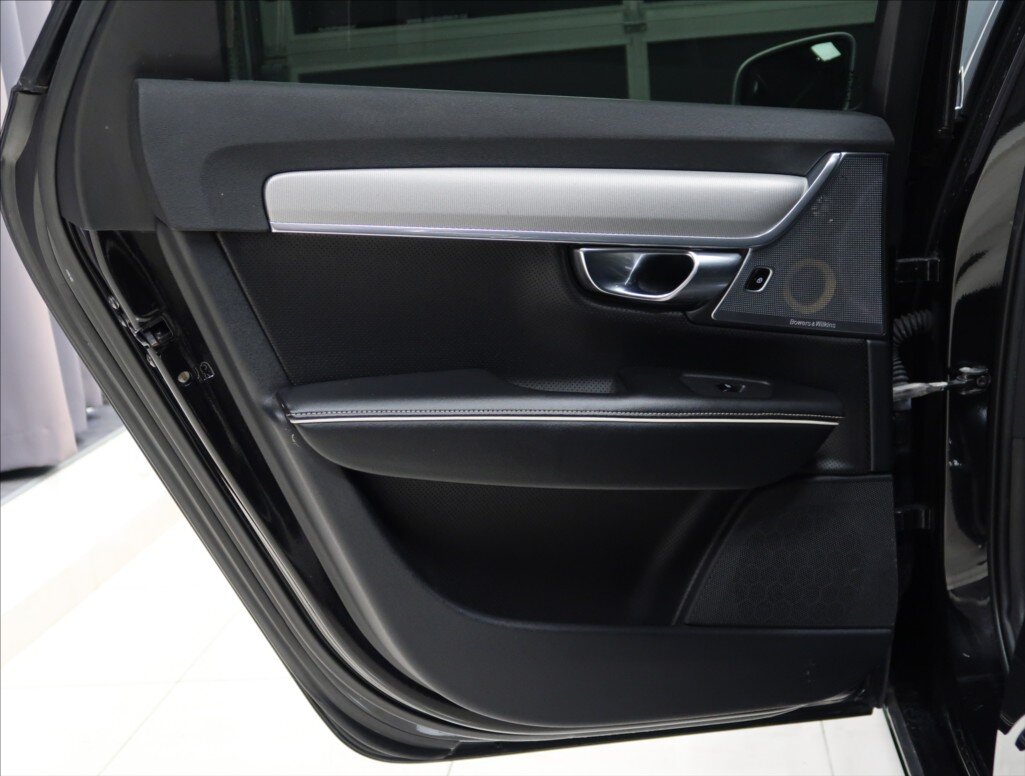 Volvo S90 Sedan / Limuzína 2,0 l 235 kw