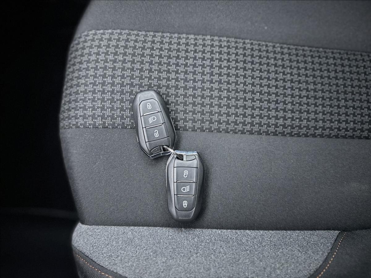 Peugeot 3008 SUV 1,2 l 96 kw