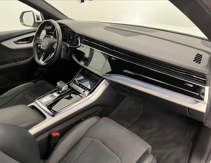 Audi Q8 SUV / Terénní 3,0 l 210 kw