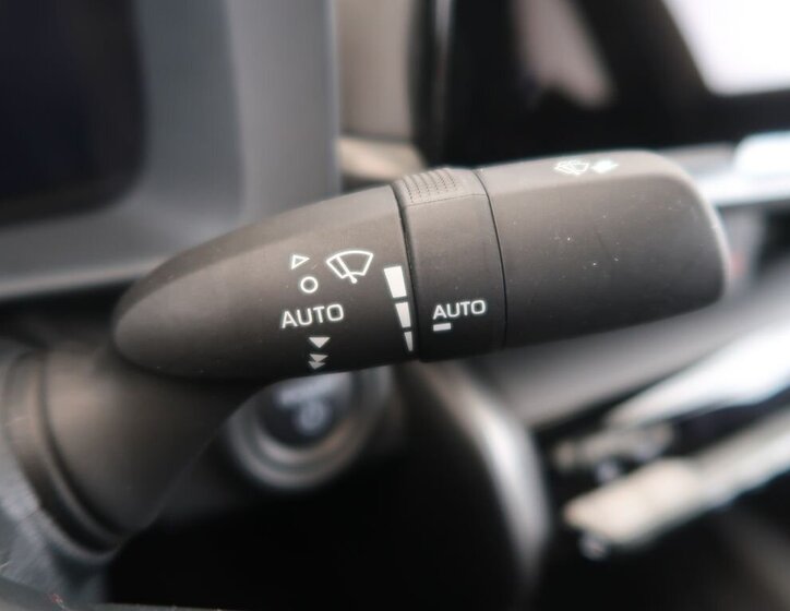 Toyota C-HR SUV 1,8 l 72 kw