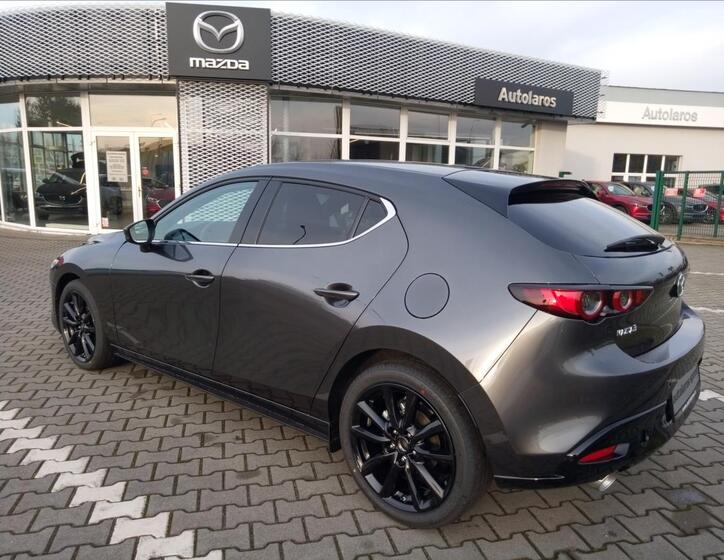 Mazda 3 8