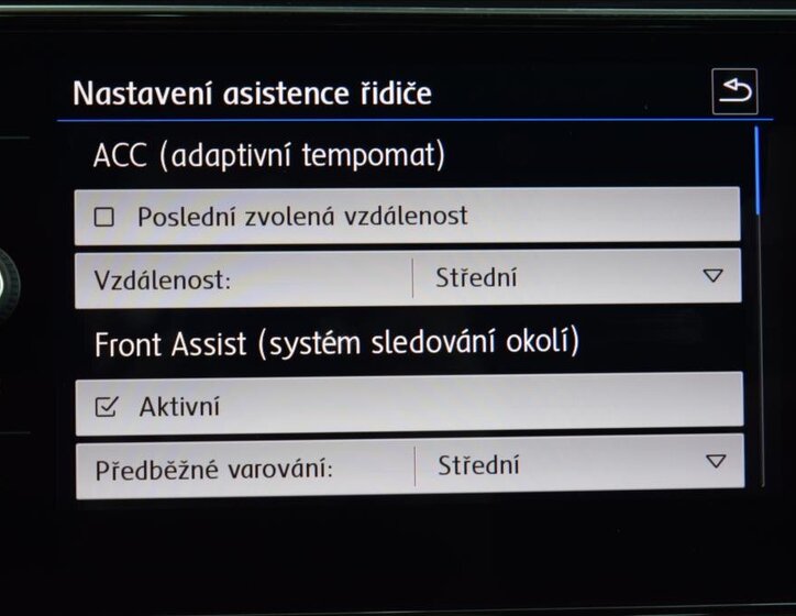 Volkswagen T-Roc SUV / Terénní 2,0 l 140 kw