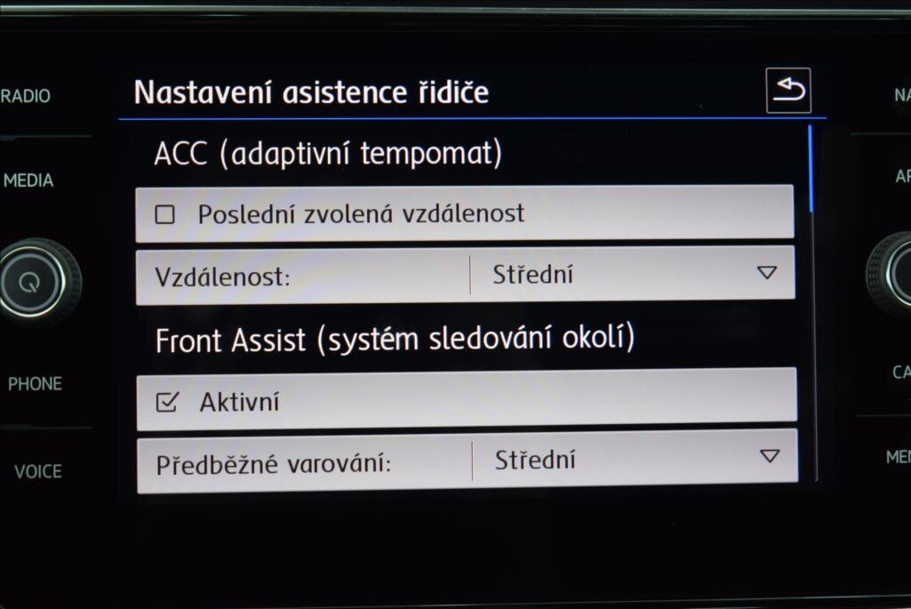 Volkswagen T-Roc SUV / Terénní 2,0 l 140 kw