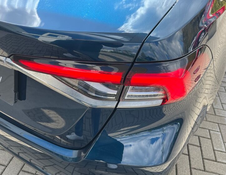 Toyota Corolla Sedan / Limuzína 1,5 l 92 kw