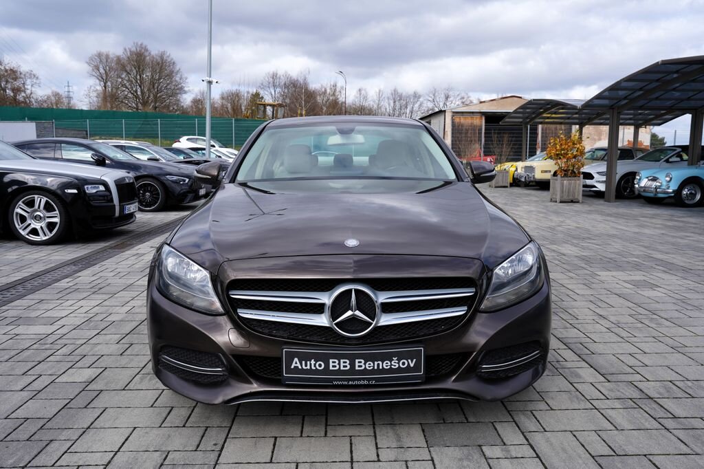 Mercedes-Benz Třídy C Sedan / Limuzína 1,6 l 115 kw
